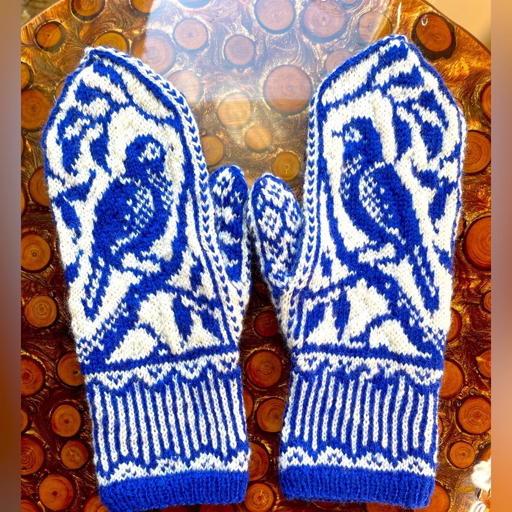 Blue and White Bird Pattern Mittens
Hand Knit 
100 % wool
One of a kind